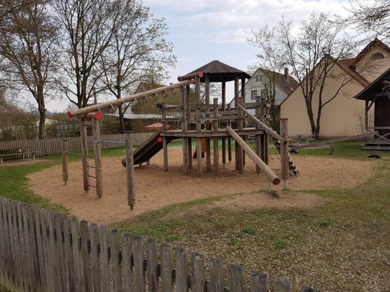 Read more about the article Austausch des Spielturms am Spielplatz