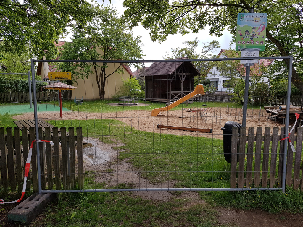 Zugang zum Spielplatz gesperrt