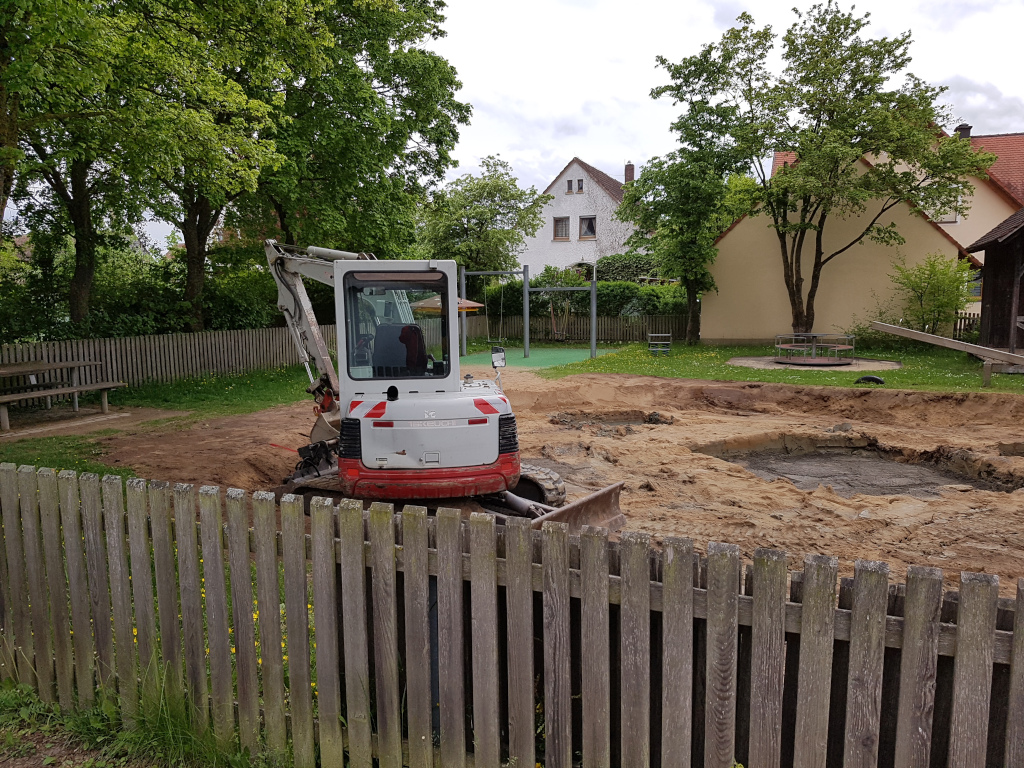 Fundamente für neuen Spielturm gegossen