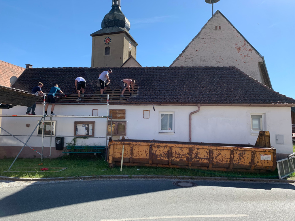 Los gehts mit dem Entfernen der Ziegel