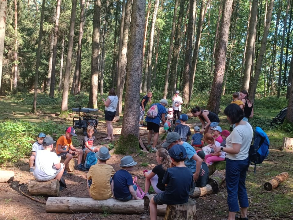 Read more about the article Kinderwanderung in den Wald