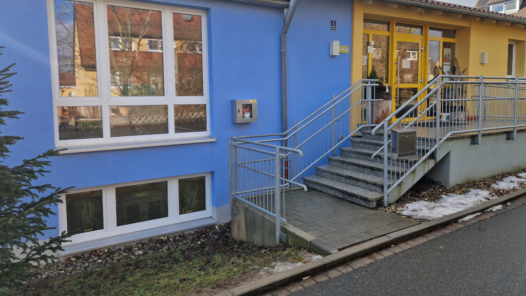 Defibrillator Eingang Kindergarten