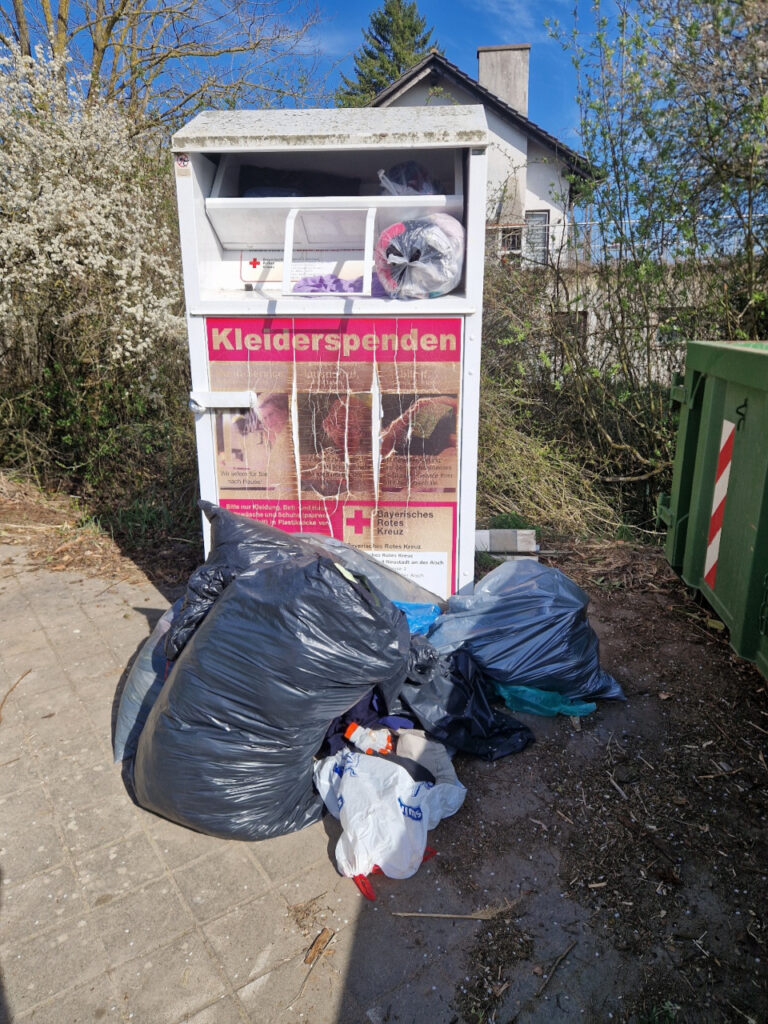Mehr über den Artikel erfahren Altkleidercontainer entfernt: Hintergrund und Alternativen